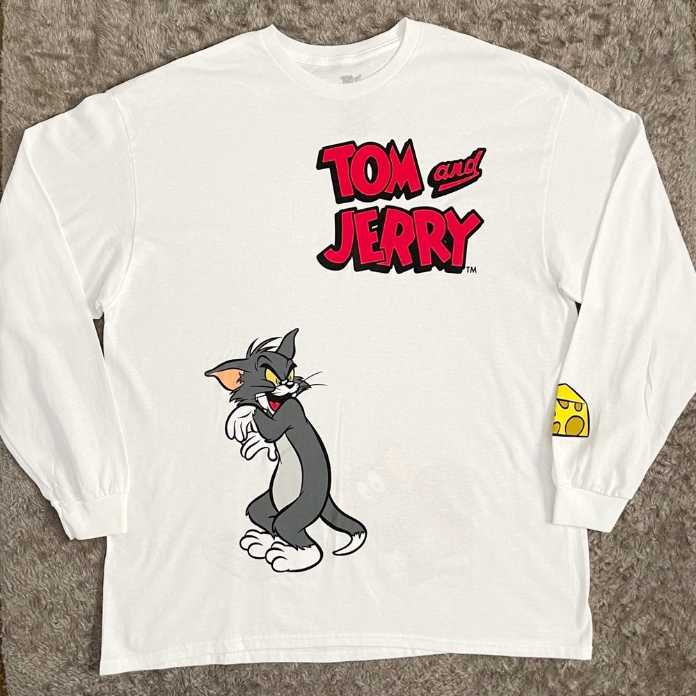 📦SOLD📦New! Men’s Tom and Jerry crewneck long sleeve graphic printed shirt.